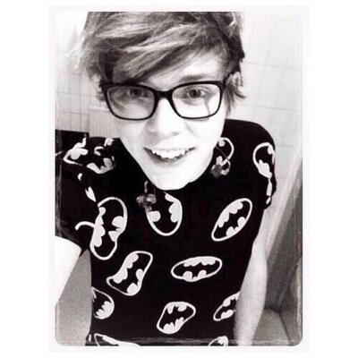 Follow me baby!
One Direction, my life. 5sos, my idols. Neymar, the besf of the best.