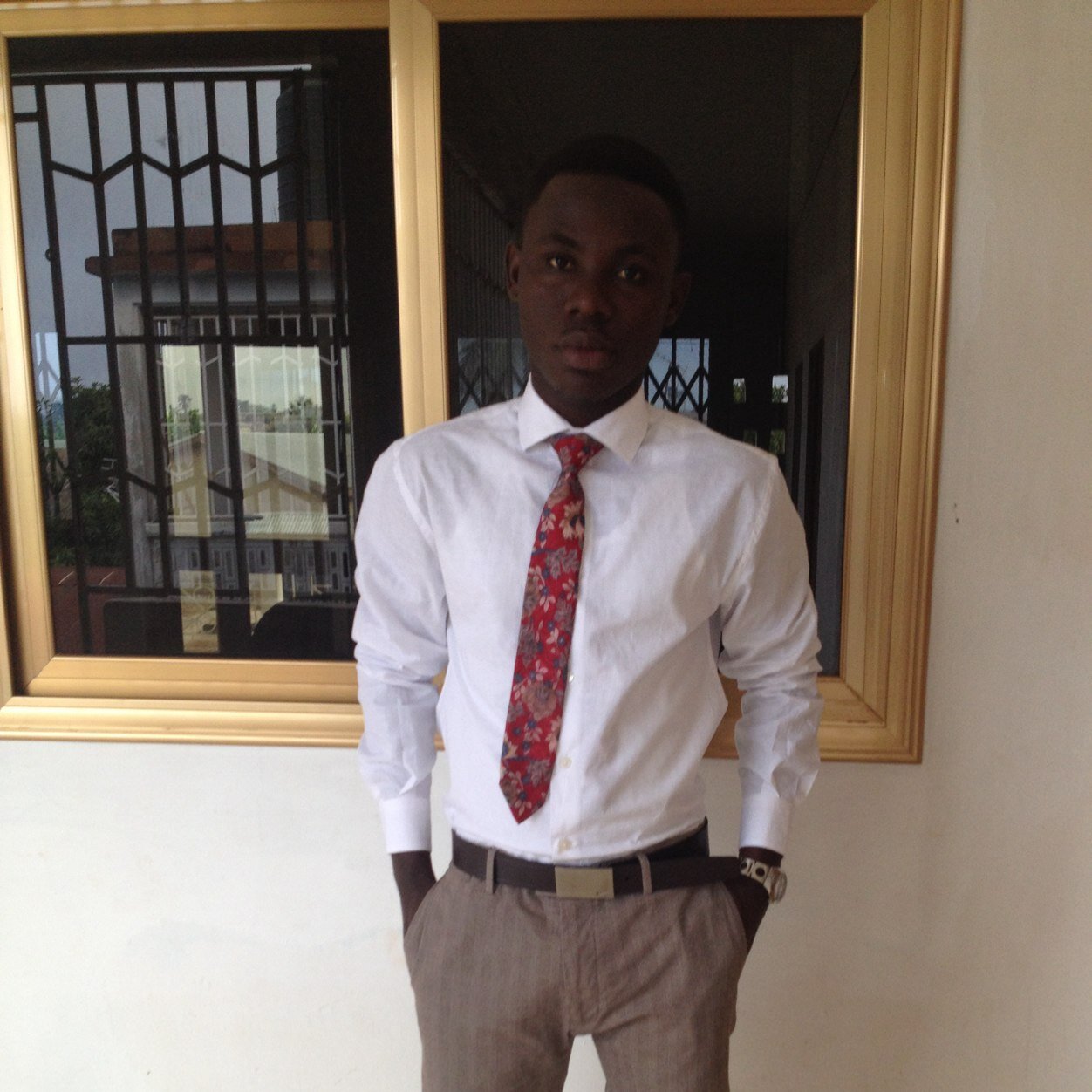 I am a man interested in all aspects of life. I love football and R&B music.