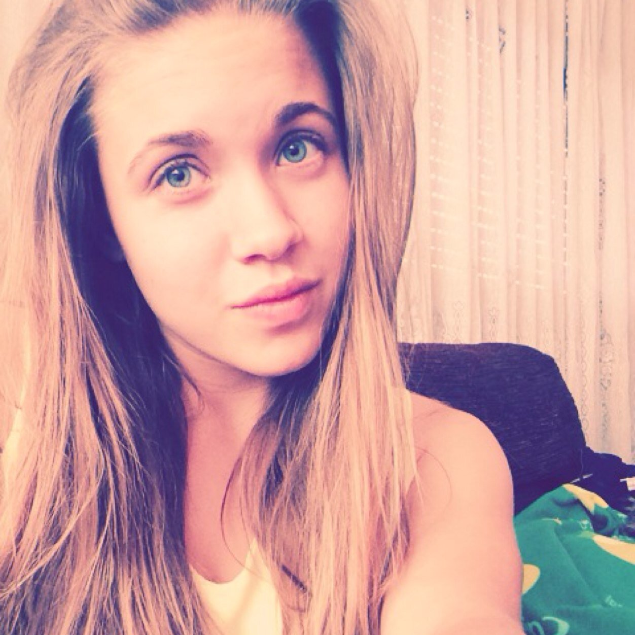 Carmendelg_'s profile picture. Cuando estas en lo mas alto , te olvidas de quien estaba contigo bajo.-