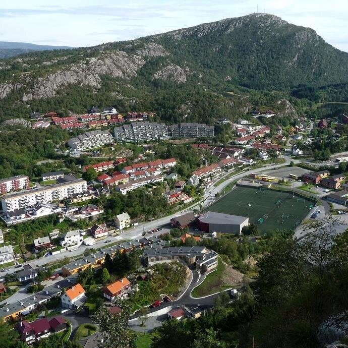 MPHLax's profile picture. Blogger fra paradiset Melkeplassen 5161 Lax! Javisst, du tror vi elsker melkeren dudå! 4 stramme karer fra beste melker uten lommebok, vi har bare kortholder.