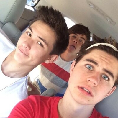CONGRATS @basicallyhayes FOLLOWS YOU! YOU SHOULD BE PROUD!!!