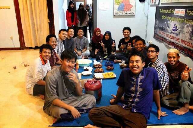 tengkualief's profile picture. *Germany* | @sconers24 | Basketball Player Of Pramita #14