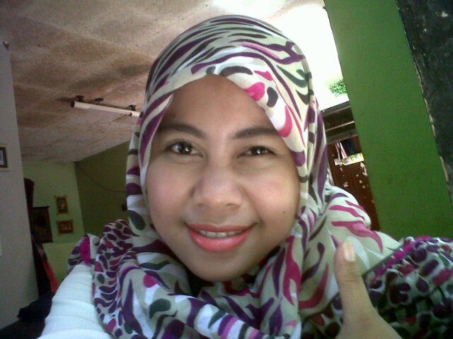 wanita adalah makhluk yang sangat lemah 
 dan berperasaan halus,,
 jadi hargai lah seorang wanita..:)