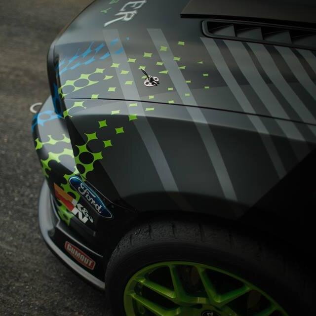 Passionner d'automobile et adore la musique techno et électro.Passionate car and love music techno and électro.Je sais ce que VodK aime escalader.