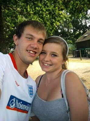 Im 20 years old..live in portsmouth Have a amazing fiance!! .. thats about it really