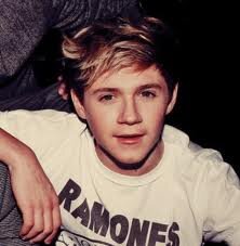 please follow @LouisMyLovely I follow back on that account aswell