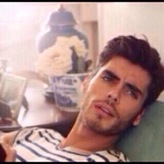 FsFanosh's profile picture. ‏حيااةة العاقلين شقد مملهه :) ؟