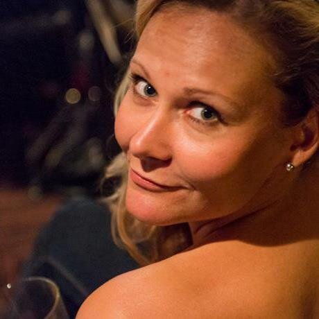 anureunanen's profile picture. Perhe, ystävät, asuntosijoittamlnen, hävikkiruuan jakaminen, itse perustamassa kuorossa laulaminen, lukeminen - siitä on Maisteri(=ihan just!) Reunanen tehty❤️