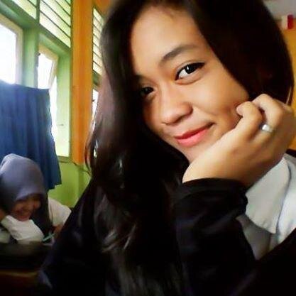 putrilatifa16's profile picture. 
