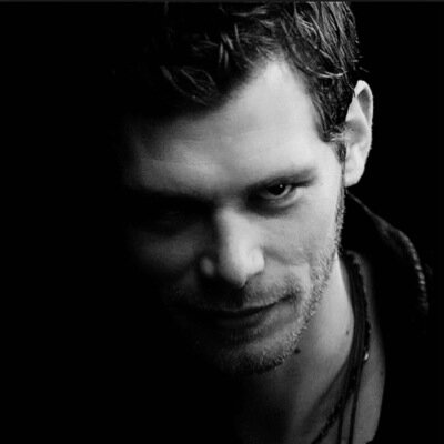 Frankly my dear I don't give a damn. I'm your new obsession | vampire/werewolf hybrid | single || I'm descriptive if you are