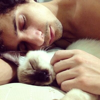 Eu não sou  perfeito, e procuro o máximo ser super agradável. Minha vida é procurando um caminho para ser sempre melhor, eu só vivo trilhando novos caminhos.