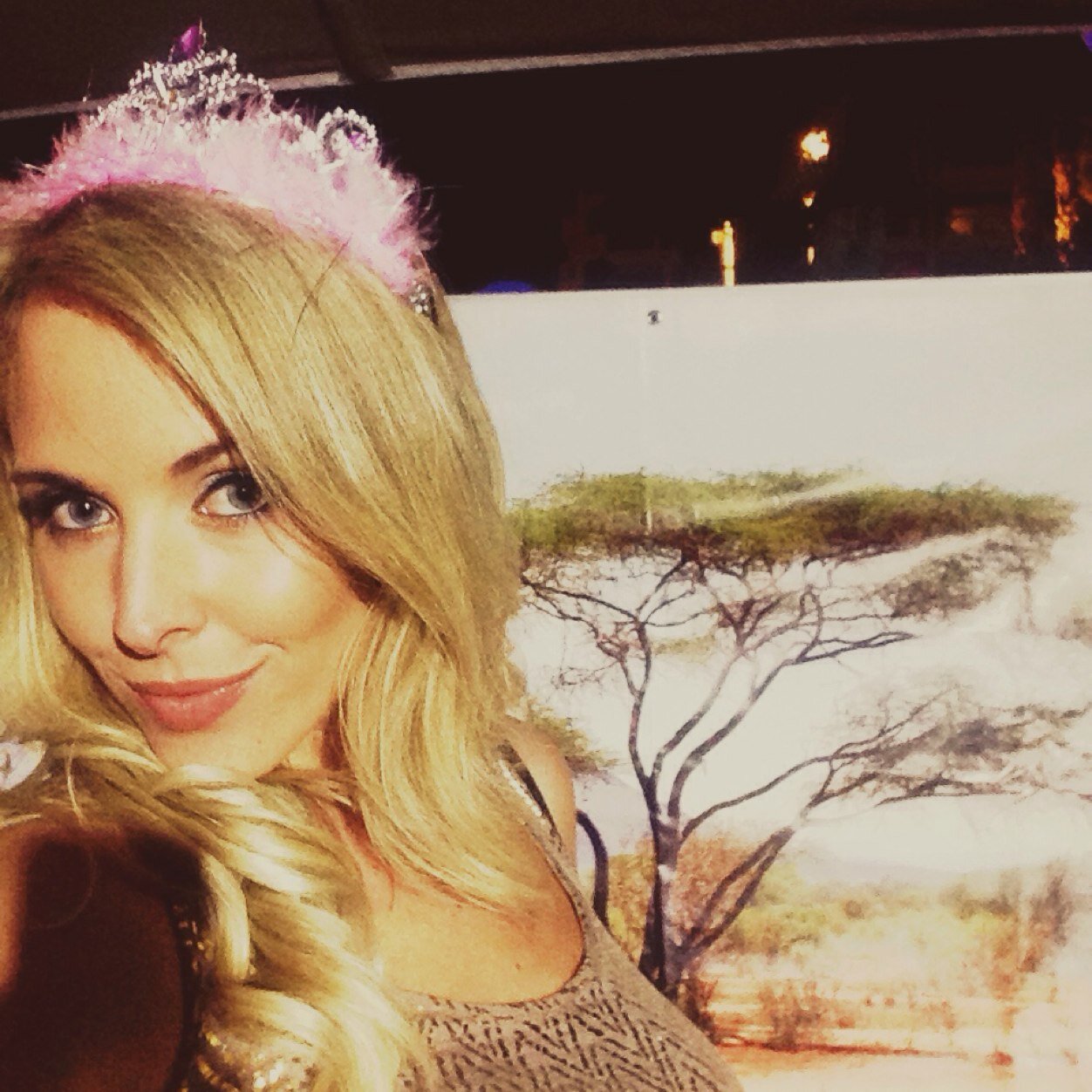 amyauret's profile picture. I'm not perfect, but parts of me are incredible | Lover of dachshunds, kisses and carrot cake | copywriter | paleo | instagram: amyauret