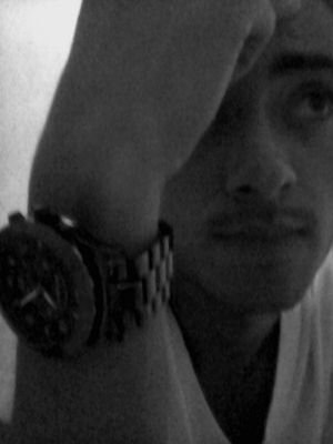 :/(=| (=| La felicidad es interior, no exterior; por lo tanto, no depende de lo que tenemos, sino de lo que somos.:..:p