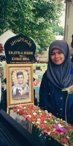 Jangan lupa utk selalu follow Alloh
dan Rosul_Nya.. follow Qur'an dan
Sunnah_Nya.. Dan follow beliau2
para kekasih Alloh..