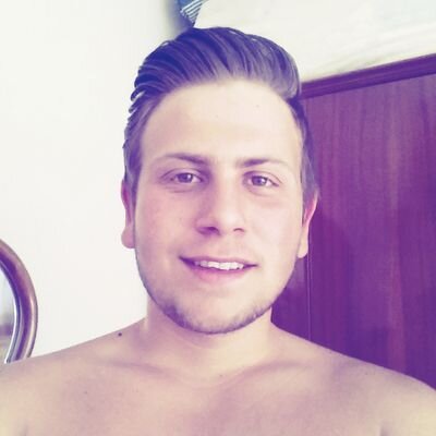 Fotoğrafçı, Galatasaraylı birazda sarışın.