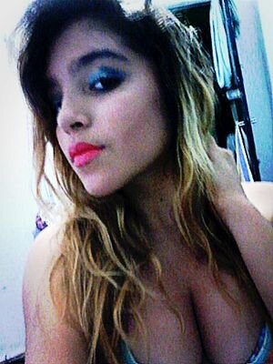 sou divertida,as vezes chata e vivo no mundo da lua e adoro @gusttavo_lima