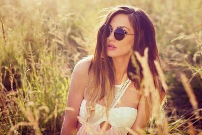 amorra_zhee's profile picture. heaven knows where,endura more pain but hury you or leave but still dear to you equal.