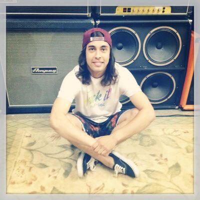 Vocalist for Pierce The Veil
•Single.Rp•