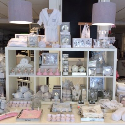 De allerleukste babyspeciaalzaak!! een paradijs voor iedereen die in verwachting is!! Verder hebben wij ook nog een groot assortiment kinderkleding t/m 16 jaar!