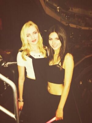 annafox111's profile picture. im sarahs sister anna and im a half vmpire half human