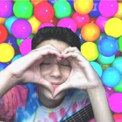 Hey ☺️ this is a free follow i have gave to you, so if you could please follow @hippiethotsides that would be amazing thank you