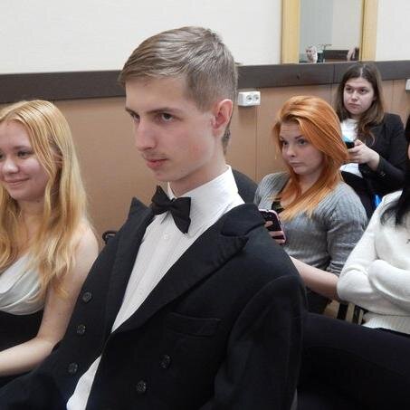 Я увлекаюсь музыкой, театр и конечно же учеба!