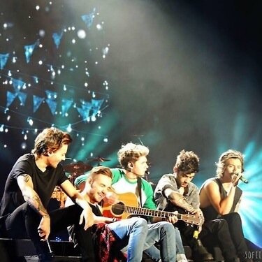 Fan account dedicated to One Direction 5/5 follows :)
