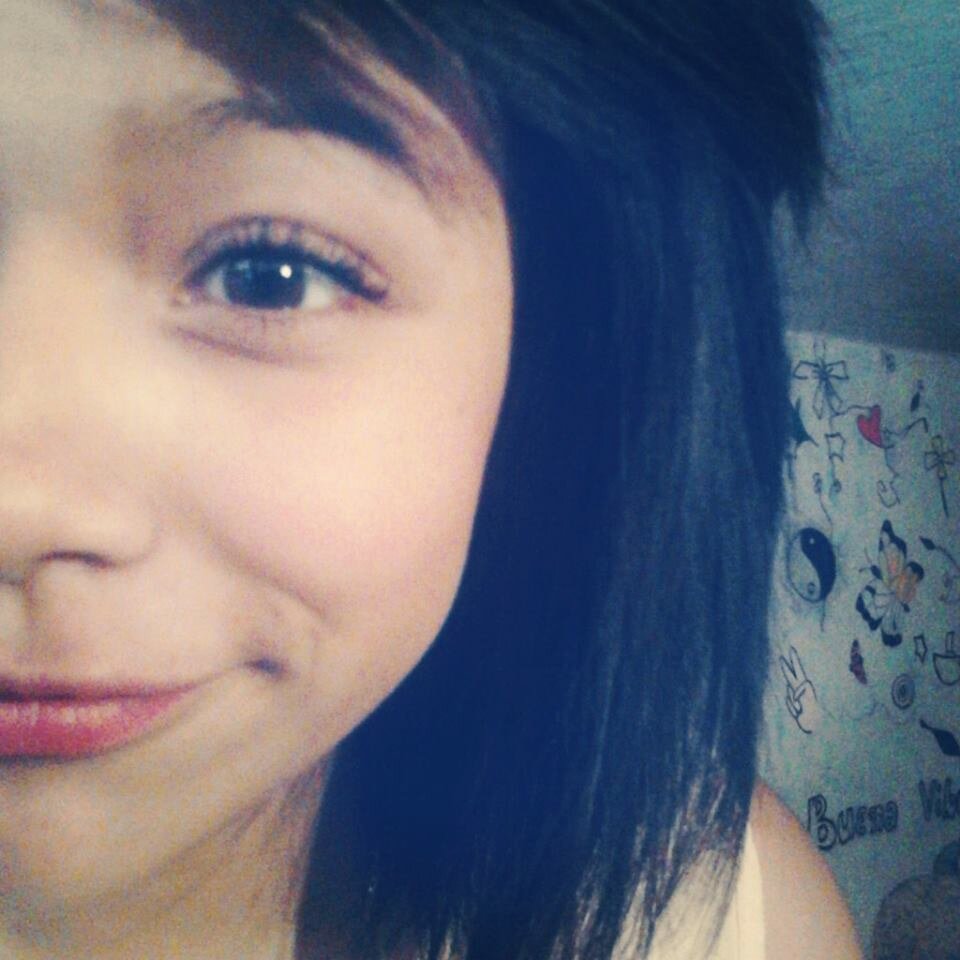 Hola... Sigueme y te sigo :) ♥