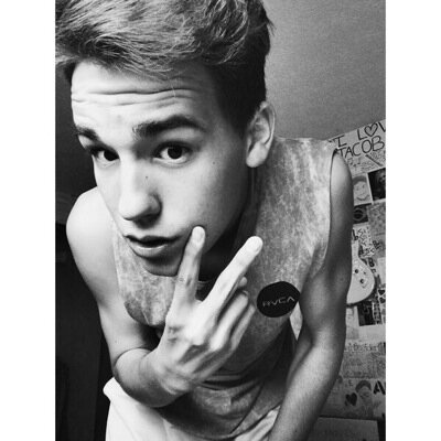 plz plz plZ follow my main and ask for a follow back there: @fixjacob