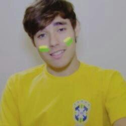 Se fosse pra escolher entre voce e sorrir,  escolheria você pois você mim faz rir! @JorgeBlancoG
