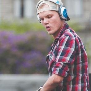 I'm not Avicii, just a fan!:) Follow back ever.
Avicii's music, this is your twitter♥