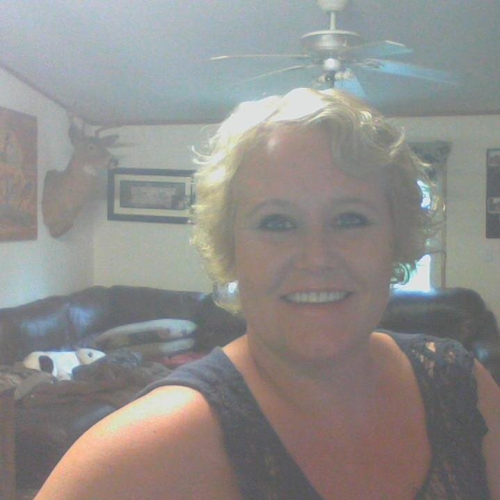 Freespirit, animal lover, nature and outdoor lover. Loves to party and have fun!