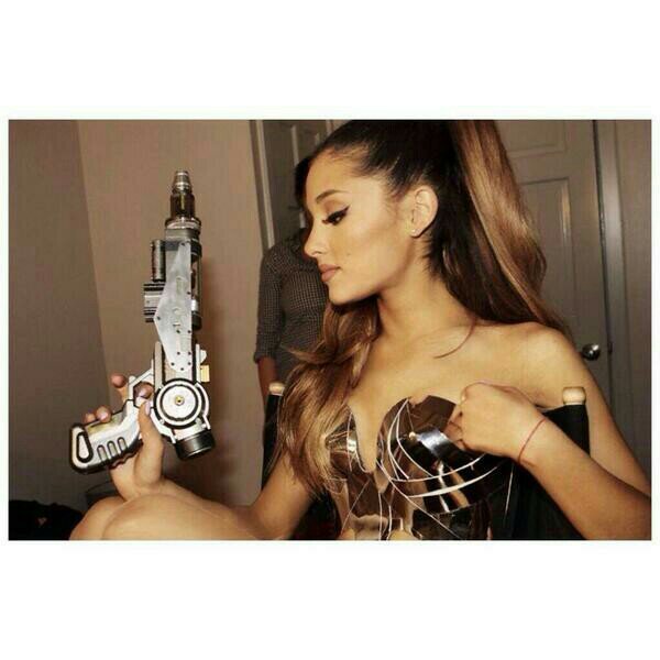 Just roleplayer of Ariana Grande Butera. Feel free to talk to me