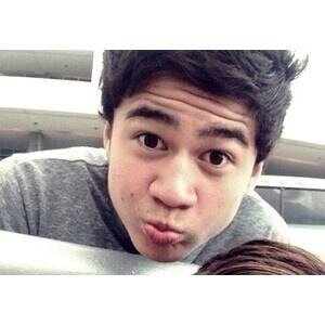 Free follow from @stardustmichaeI :)