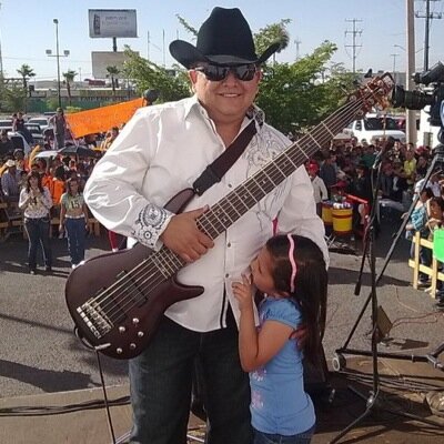 gabrielbajo's profile picture. Dios es mi guía, casado hace 22 años con rosario padre de 3 princesas vanessa,ayram, y samantha amo a mi #familia toco el #bajoelectrico con @grupohonorables