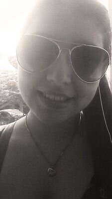 Orgullosamente hija de Dios! Enamorada de mi pais y de mi familia. Creyendo que Dios puede hacer milagros.