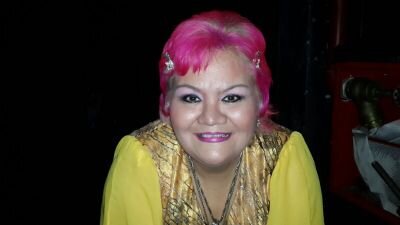 De Asunción,Paraguay,cantautora y abogada,egresada de la Unibe e hice intercambio de grado en la Universidad Federal de Rio Grande do Sul,Porto Alegre.Brasil