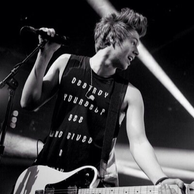 PLEASE FOLLOW MY MAIN ACC @preciousmxlik AND ASK FOR A FOLLOW BACK :)