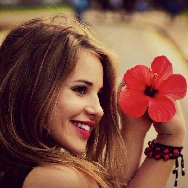 Danisú |Ariana. Miley. Demi. Justin. 1D| LuciaGil 'Put your hearts up'