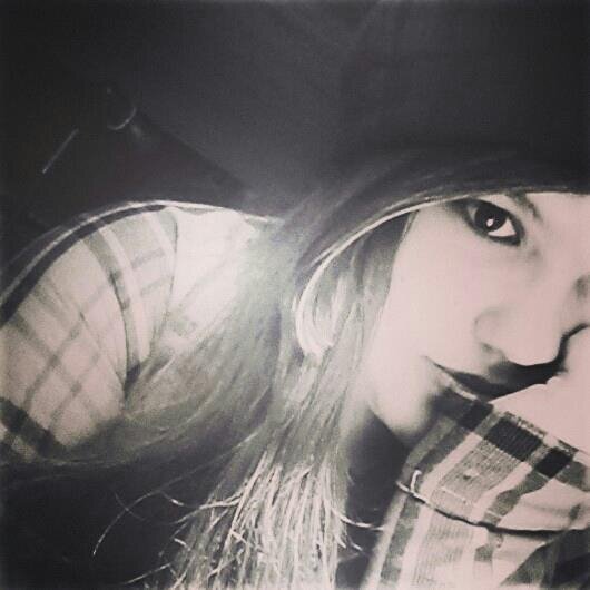 Potterhead. Demigod. Tribute. Twillighter.
Lovatic. Directioner. Smiler. Little Black Star.
I love God. And i just wanna belive in me (: