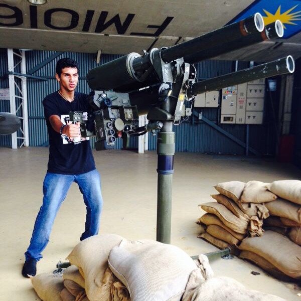 Egyptian
🇪🇬🇦🇪🇲🇨🇰🇭🇲🇾
Christian ✝️
Aeronautical Engineer🛩