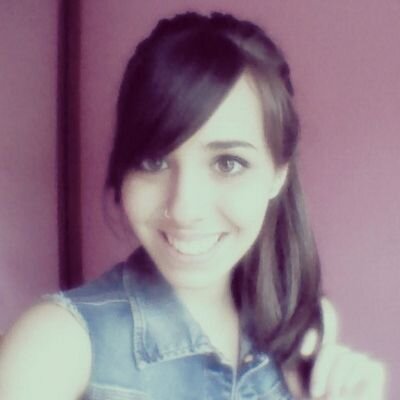 Hermosa sin enseñar demasiado, inteligente sin presumir mucho y perfecta sin un hombre al lado.~ Marilyn Monroe.