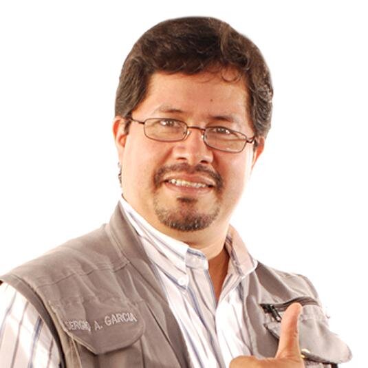 Fotógrafo desde los 15 años de edad, herencia de mi padre (qpd). Especialista en Eventos Sociales, Paquetes Escolares, Panorámicas de Graduados, Recorridos 360a