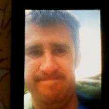 me llamo oscar tengo 32 años naci en bogota trabajo en finca raiz