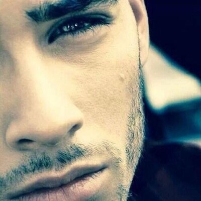 ask for a follow back on @raybanzouis