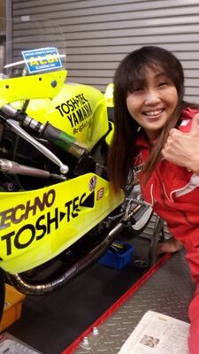 2ストロークが得意なエンジンチューニングショップ TOSH-TECのアッシーです。 レースが大好きです❤️ エンジンのお仕事やレースの話題たわいないことUPします。無言フォローお許しください。RZ350R,TZR250（1KT）'88'90NSR250R,SRX600,YZF R1,R25,などでサーキットをエンジョイ