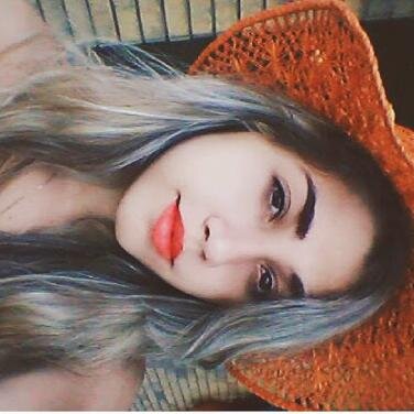 O que é bonito me encanta, mas o que é sincero me fascina.