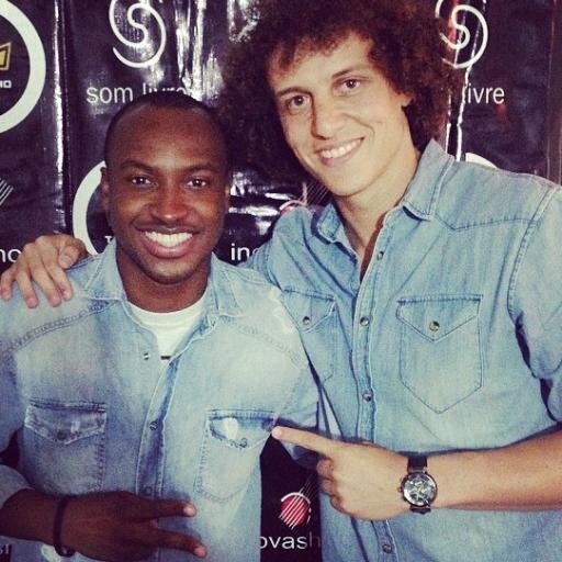 Eu poderia ter escolhido qualquer um pra me espelhar. Mas foi você, com essa força enorme, esse sorriso sincero, que eu escolhi!@thiaguinhocomth Desde 11/01/13