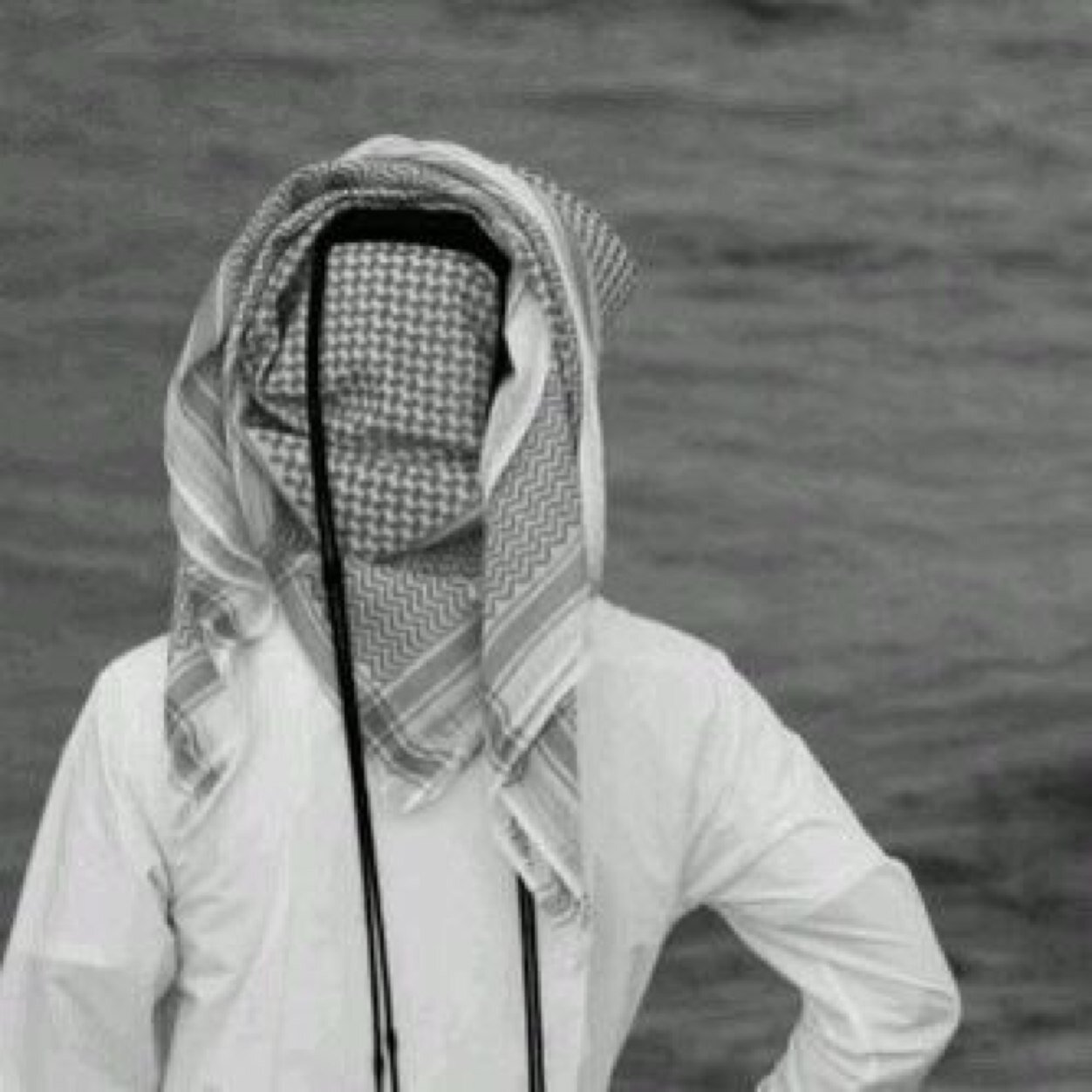 ' .. منَ ترك الشهَوات عاش حراً .. ( حايل موطنيَ ) ♡ .. .. ياصغيّر مايكبرني لقبَ / ومايصغّرني اليا انكرني صغيَر