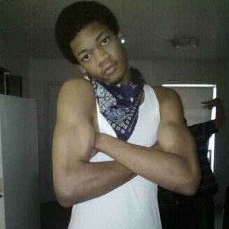 Rich60Crip .
Pass Tha Weed .
I Dont Buy Dreams .